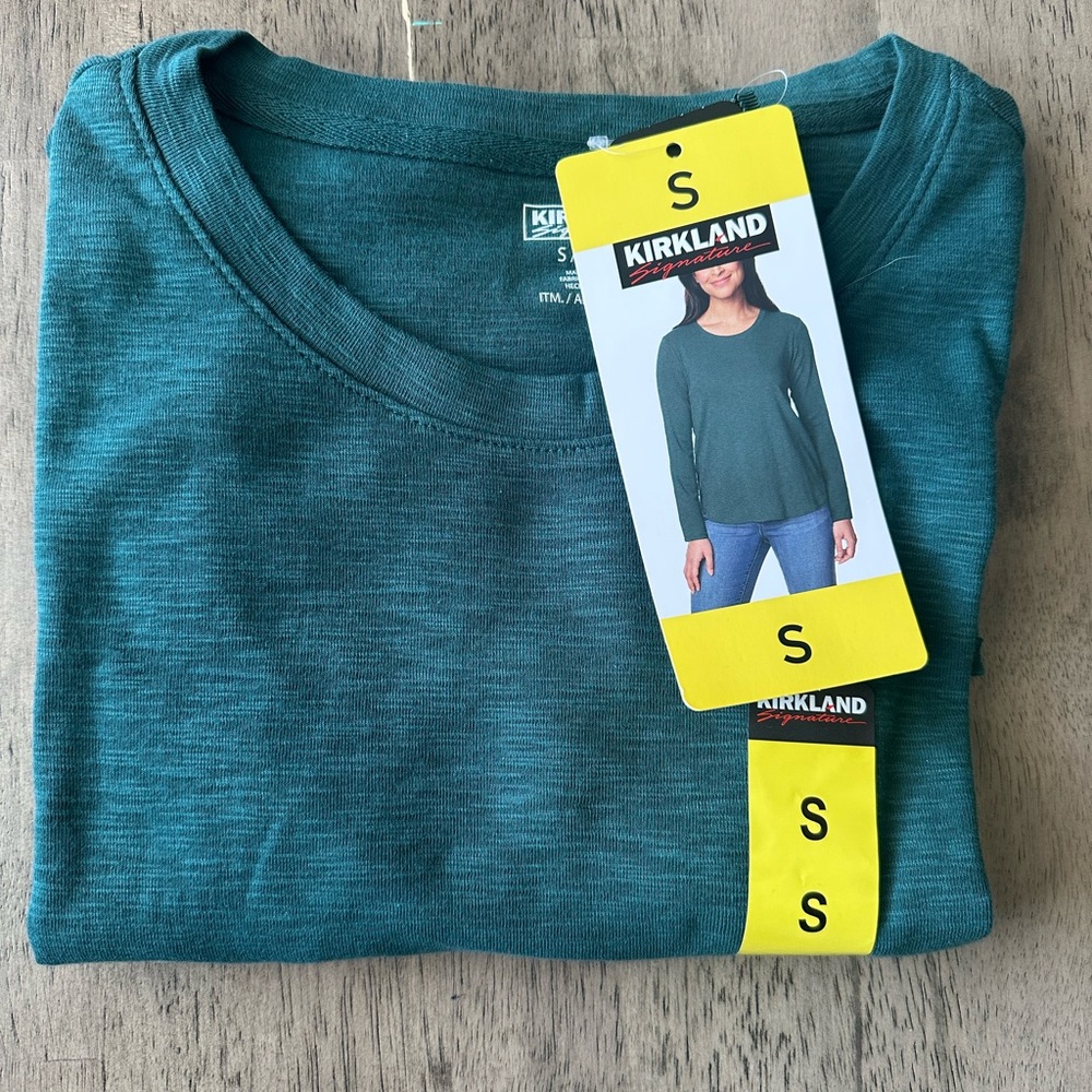 Kirkland Signature Women's Green, long sleeve, Tee Shirt Small